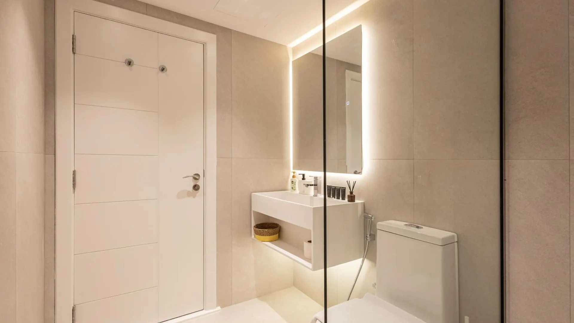 Stylish & Upgraded 2Br Apartment Near Dubai Mall - Allsopp & Allsopp 0*,  United Arab Emirates